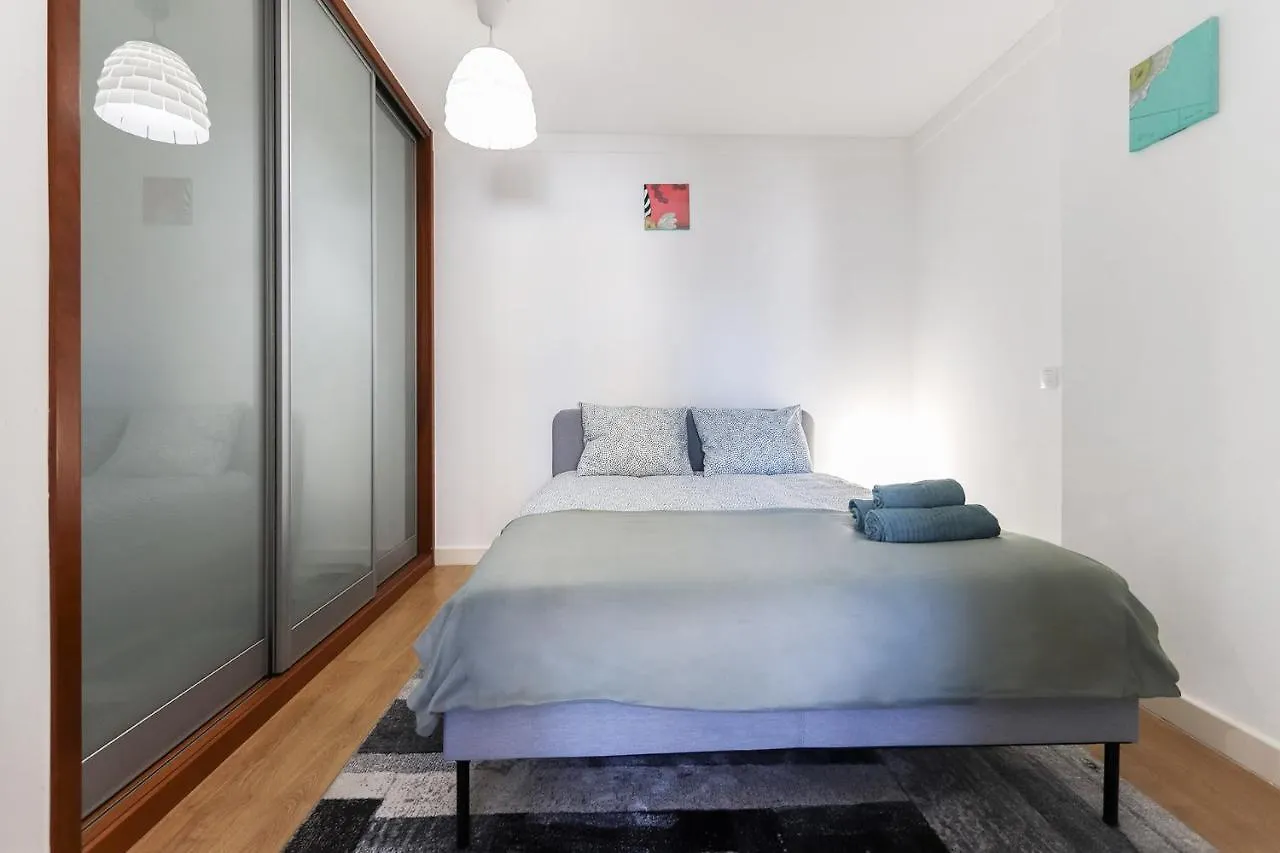 Lisbon Flower 360º - Your Lovely Flat With Pool And Parking 0*,
