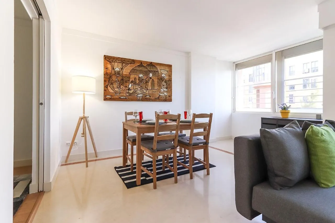 Lisbon Flower 360º - Your Lovely Flat With Pool And Parking 0*,  Portugal
